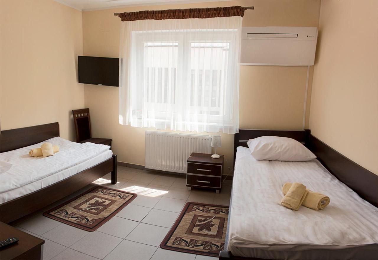 Da Massimiliano Aparthotel Wroclaw Bagian luar foto