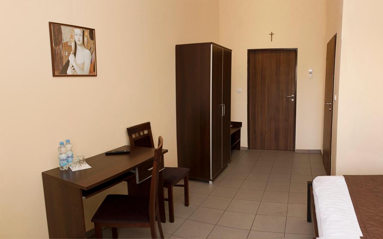 Da Massimiliano Aparthotel Wroclaw Bagian luar foto