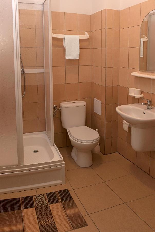 Da Massimiliano Aparthotel Wroclaw Bagian luar foto