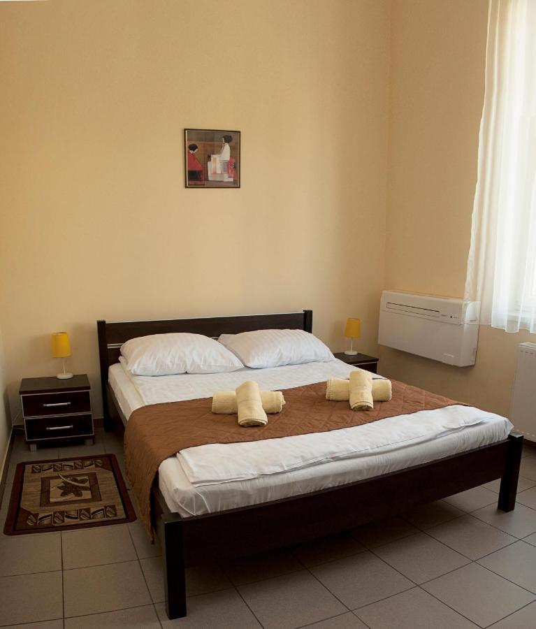 Da Massimiliano Aparthotel Wroclaw Bagian luar foto